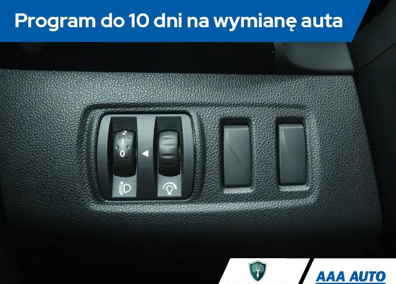 Renault Clio cena 37000 przebieg: 121688, rok produkcji 2018 z Krynki małe 232